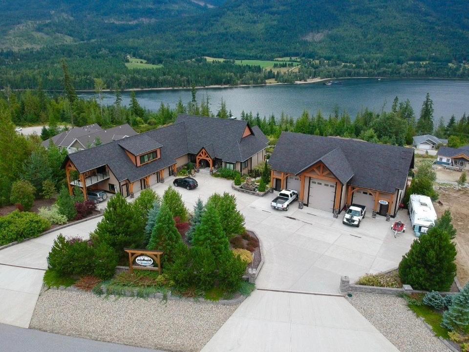 Kootenay Wild Guest Suites Nelson Exterior photo